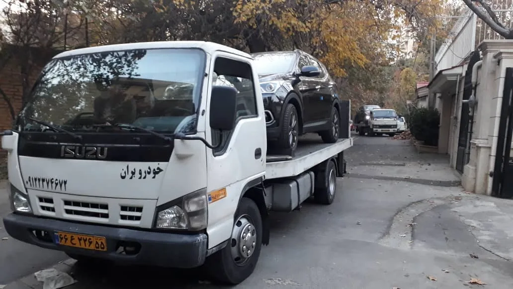 خودروبر تهران در حال حمل خودرو سواری به صورت ایمن