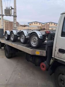 تریلی چندماشین‌بر برای حمل خودروهای وارداتی از تهران به مشهد