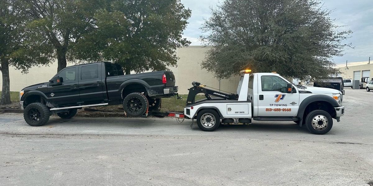 تصویری از جابجایی خودرو به روش یدک کش بین شهری