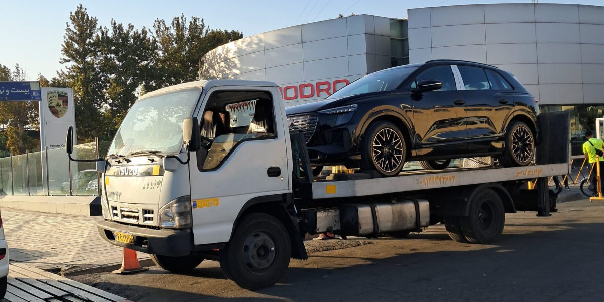 تصویری از تحویل خودرو در محل نمایندگی و ارسال به مقصد مشتری